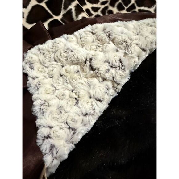 Little Yellow Chick Baby Infant Blanket lovey giraffe print - Picture 3 of 3